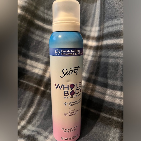 Deodorant, Shampoo, Conditioner and Razor - Picture 3 of 5